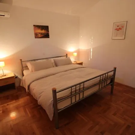 Neela Tatil Evi *
